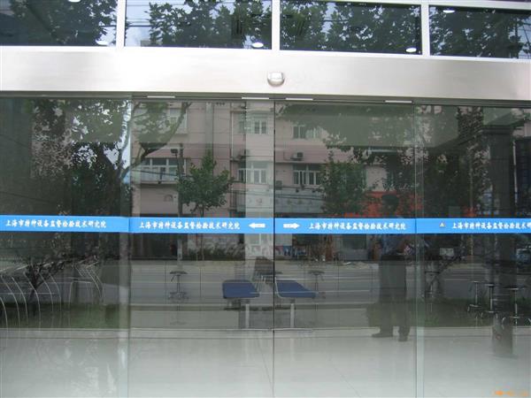 玻璃门蹭地维修 上海修理玻璃门下沉 碰擦 倾斜