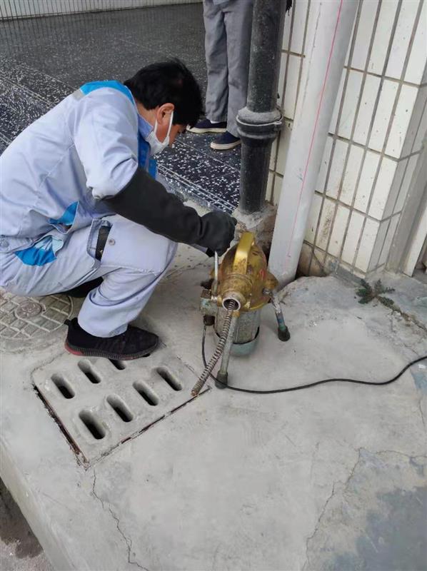 全上海浦东管道地漏马桶化粪池堵塞机器疏通附近人员