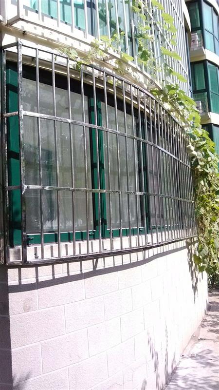 北京西城区阜成门安装不锈钢防盗窗防护栏安装围栏