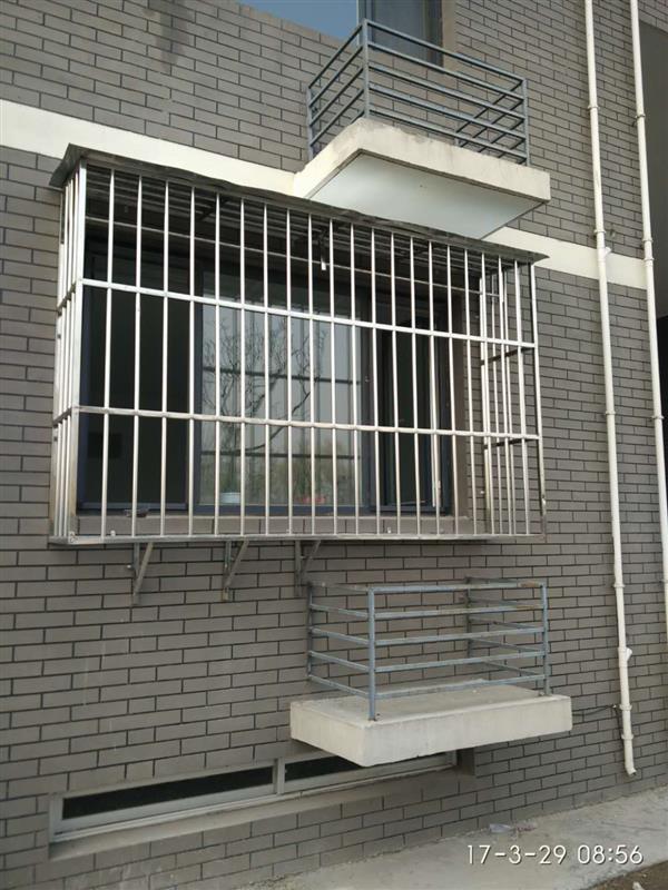 北京东城区景山不锈钢防盗窗防护网安装断桥铝飘窗