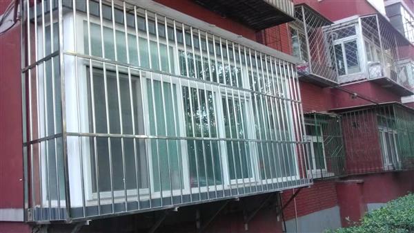 北京海淀区八里庄安装窗户防护栏不锈钢防盗窗