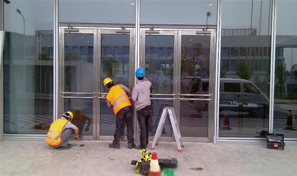 北京丰管路安装电动玻璃门维修玻璃门下沉上门