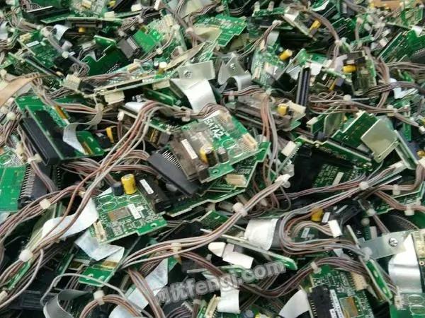 大量回收:电子设备,电子料加工废料废电路板库存积压