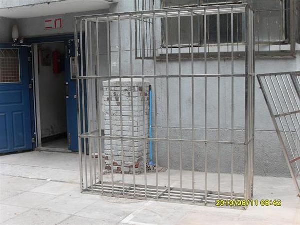 北京海淀区双榆树不锈钢防护窗护网安装防盗门拉闸门