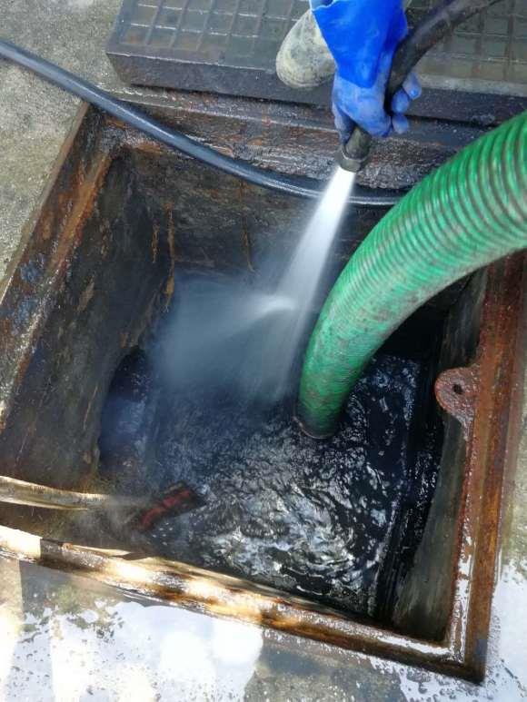 专业吸污涉水、大型管道疏通、淤泥垃圾清运、专业师傅