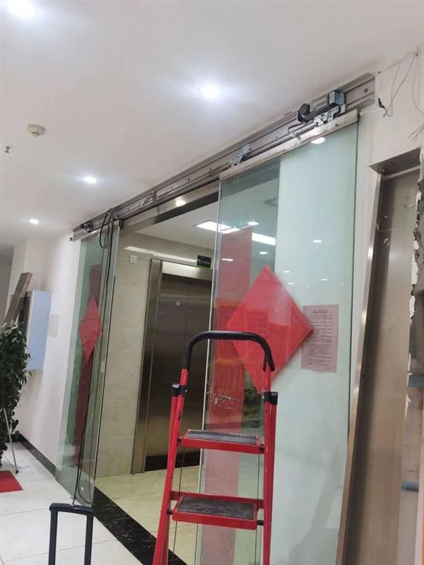 西安专业维修安装各种玻璃门,更换玻璃配件