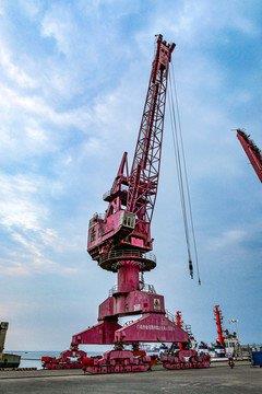 上海废旧拆除行车码头吊回收 上海起重机回收报价