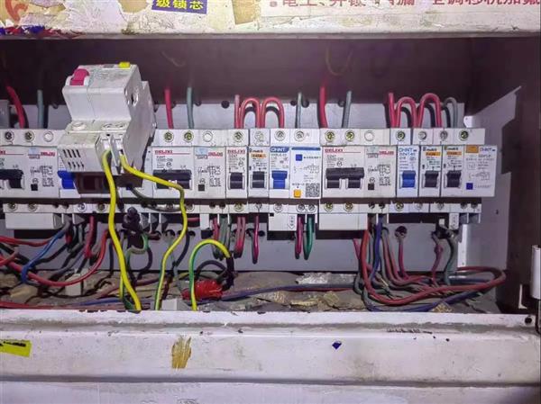 专业电工上门检查和维修各种电路线路故障