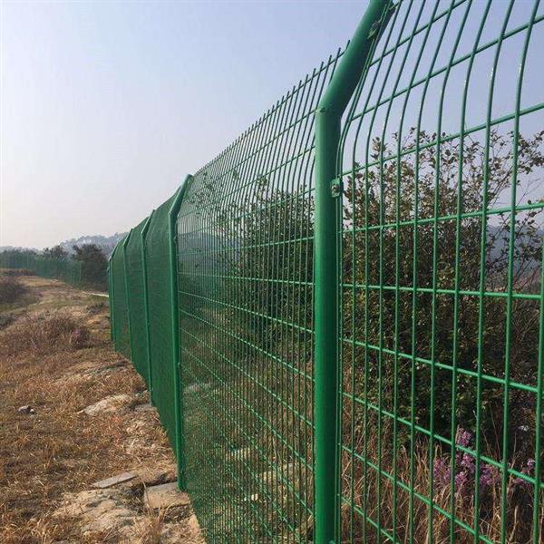 双边丝护栏网高速公路防护网户外安全养殖铁丝围栏网