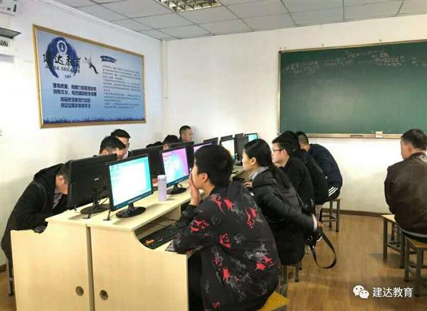 重庆考塔吊指挥证 好不好考嘛
