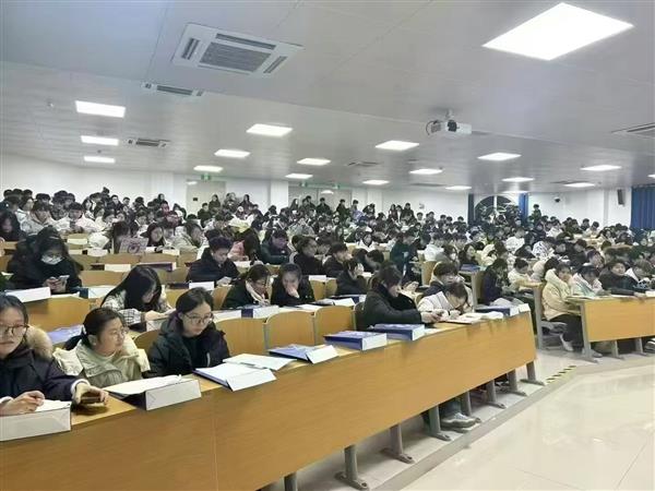 锁定淮安瀚宣博大搞定江苏五年制专转本所有备考痛点