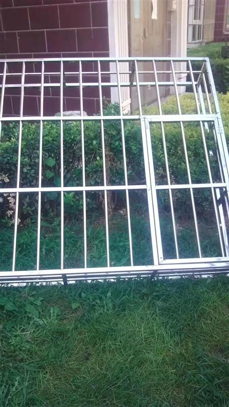 大兴庞各庄专业窗户防护栏护网安装防盗门定做