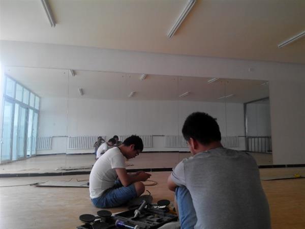 北京安贞安装5mm镜子加工各种舞蹈镜子卫浴镜子