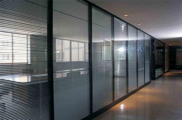 不锈钢商铺展厅隔断安装北京鼓楼拆装玻璃隔断规范