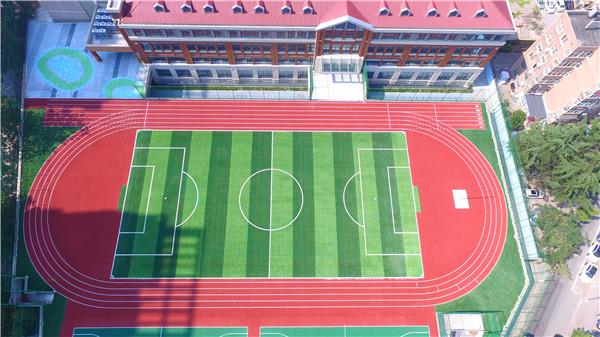 如何选现浇型跑道厂家