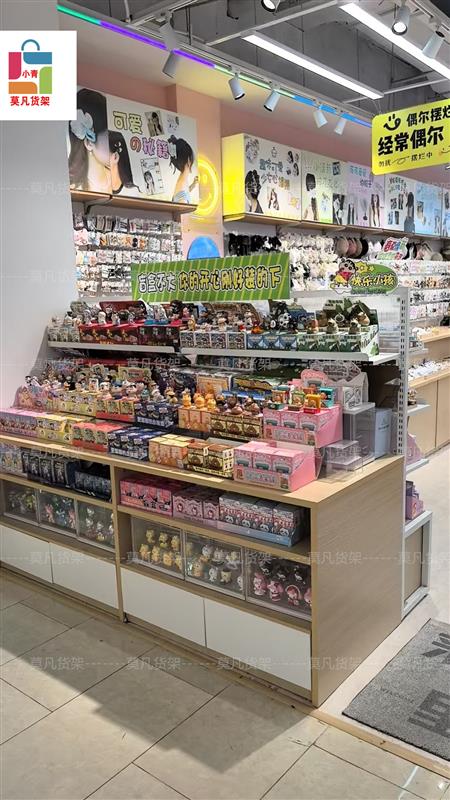 精品店百货货架塑造空间形体与视觉艺术深度结合