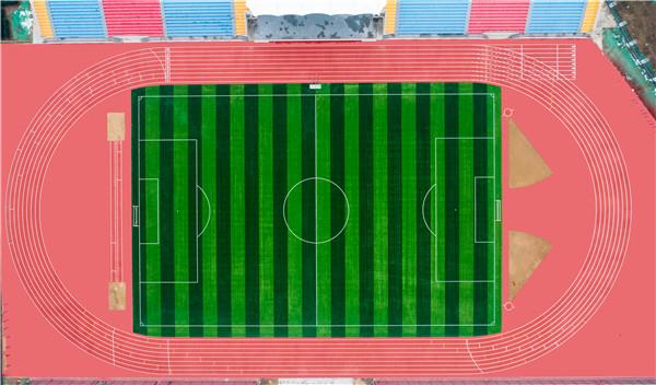 塑胶跑道翻新处理与基础修复