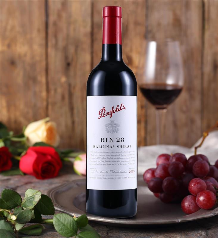 北京奔富28红酒和欧颂古堡干红葡萄酒木塞