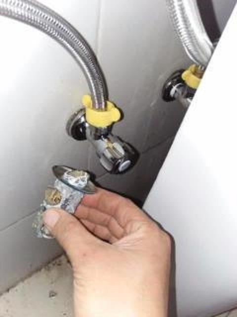 上马街水管破裂漏水维修 水管改装 水龙头三角阀段墙里维修